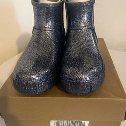 UGG Big Kids Rain Boots Size 4