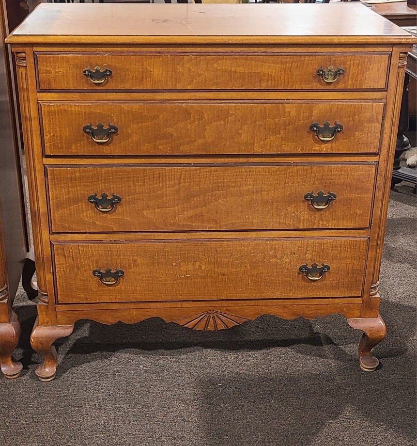 2' Queen Anne Style Tiger Maple Chest Of Drawers 