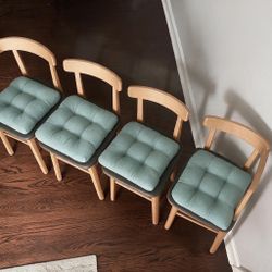 4 Pillows 