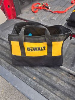 Nice Dewalt Tool Bag And Alot Of Drill Bits And Bits In Bag."CHECK OUT MY PAGE FOR MORE DEALS "