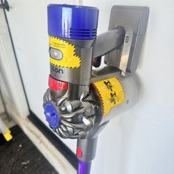Dyson Vacuum 