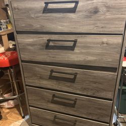 Beautiful Grey 5 Drawer Dresser