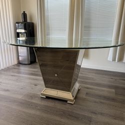 Z Gallerie Round Glass Dining Table 4-6 People 