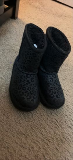 KIDS UGG BOOTS - 11C