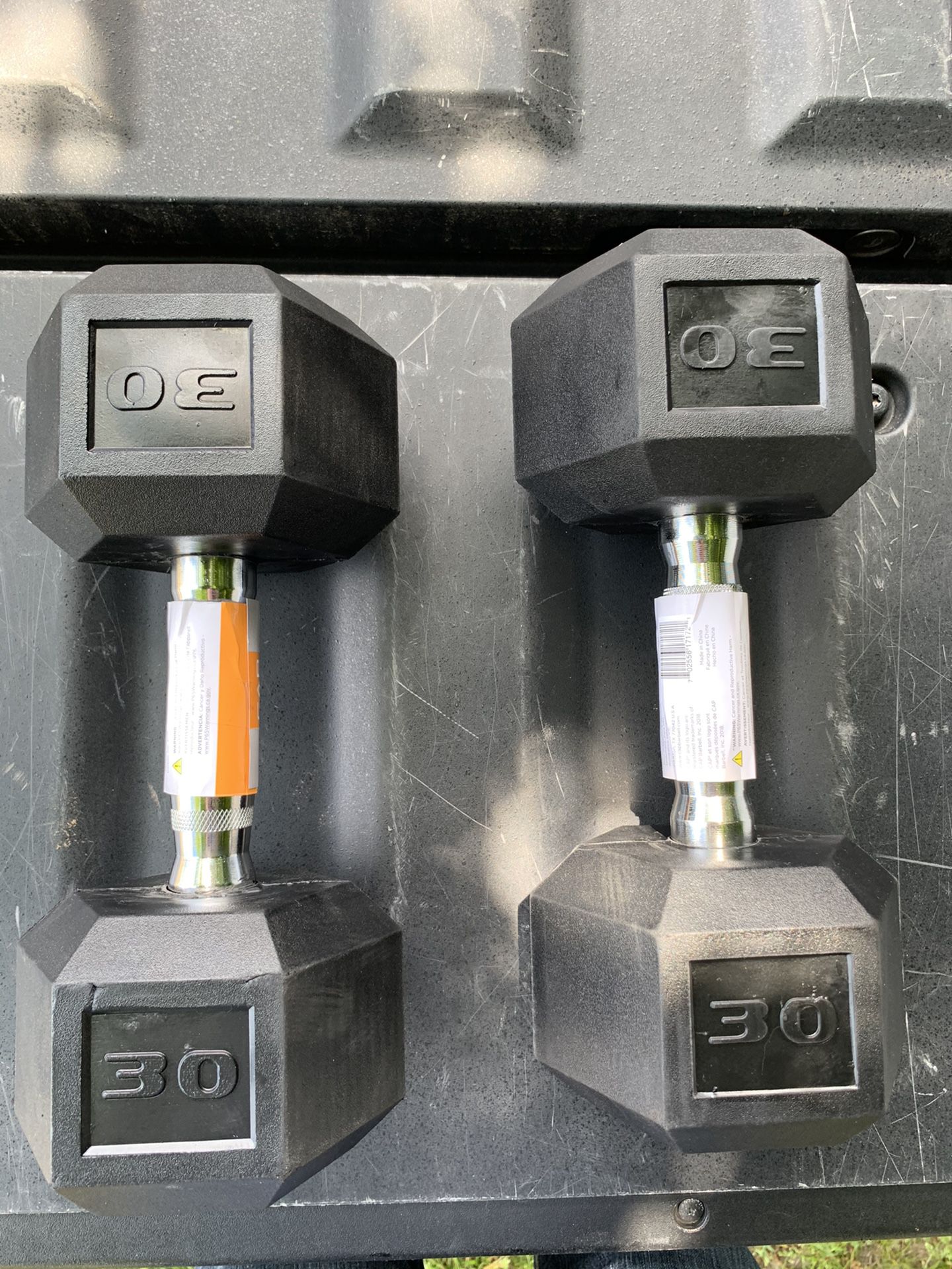 30 pound (lb) dumbbells pair. Hex rubber coated. 60 lbs total. BRAND NEW