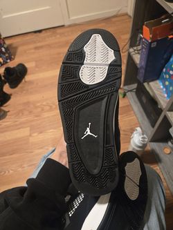 Jordan 4s white thunders az 8,5