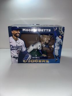 2023 Mookie Betts Dodgers Gold Glove Bobblehead – New in Box