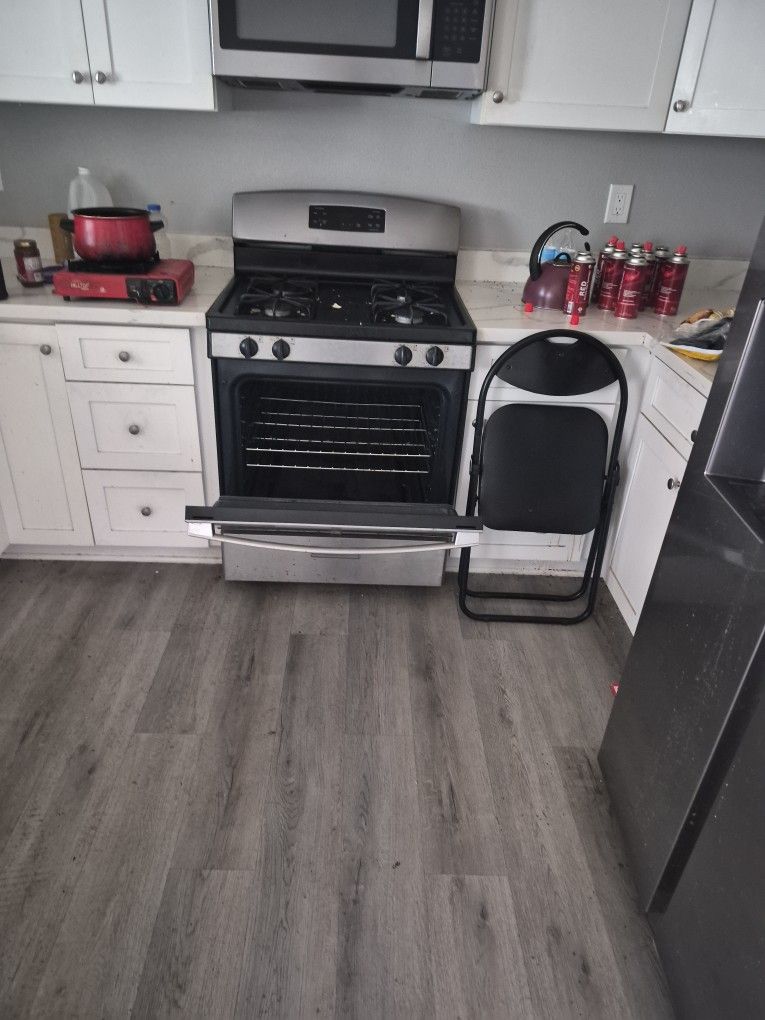 Gas Stove Fairly New 400 Obo