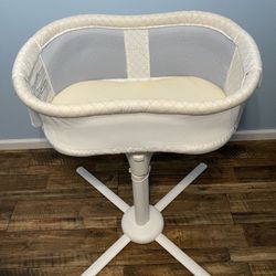 Halo Swivel Bassinet 