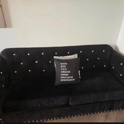 Beautiful couch 500 best offer must go  