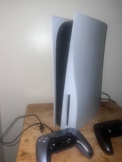 PlayStation 5 (Disk) | 825GB | 667GB free storage | Plus controller and HDMI cable. Free Controller **
