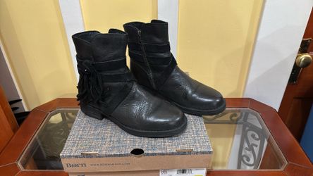 Size 8.5 M Black Born Boots