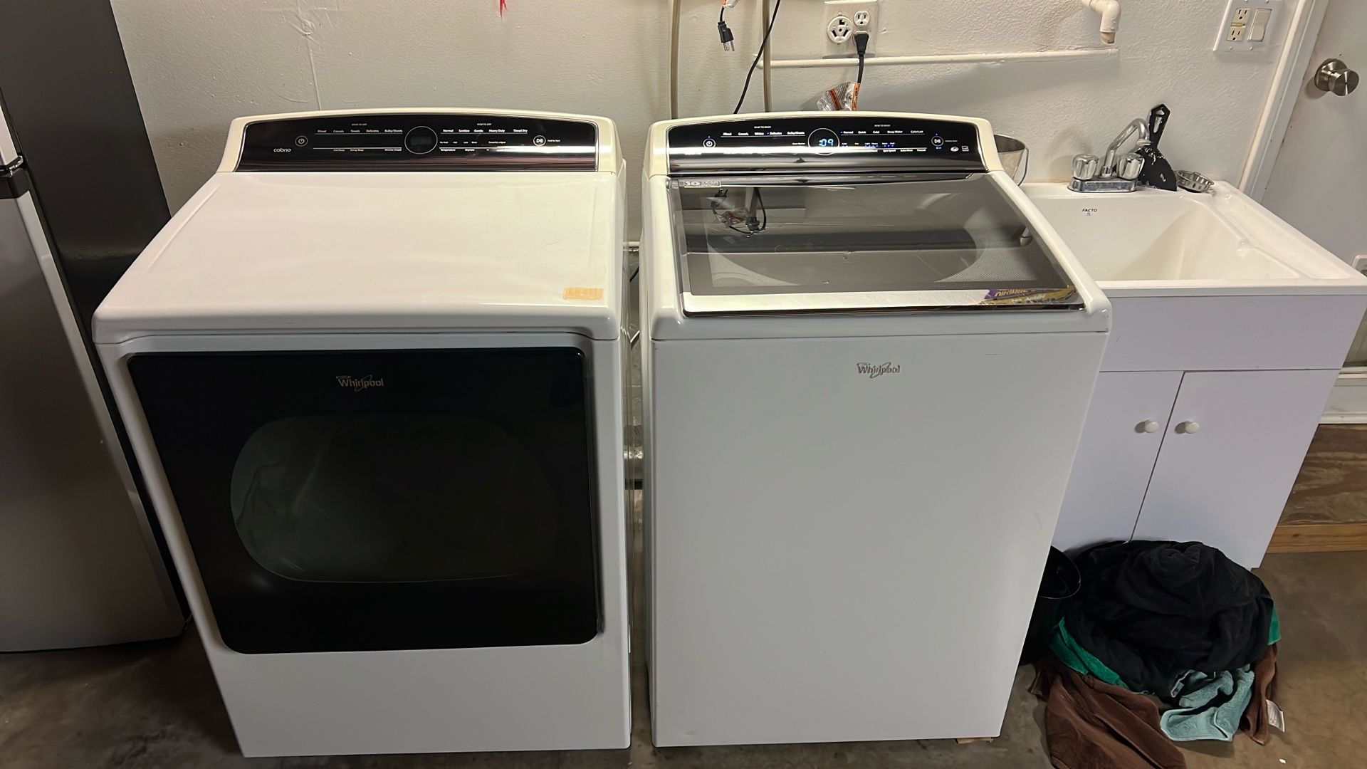 Whirlpool Cabrio Washer & Gas Dryer (Read Description)