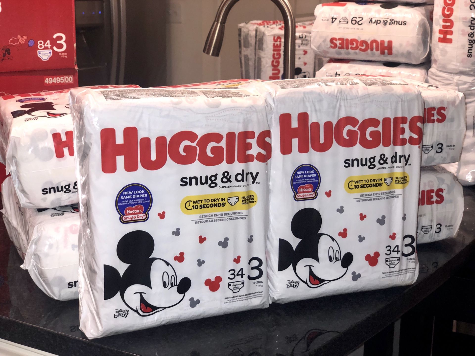 HUGGIES SNUG & DRY DIAPERS SIZES 3/4/5/6 $5 EACH BAG
