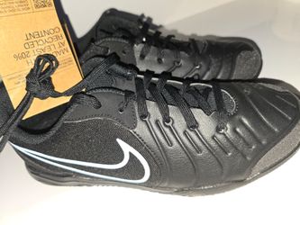 Soccer indoor shoes