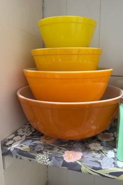 Pyrex Daisy (1(contact info removed)) 4pc mixing bowl set