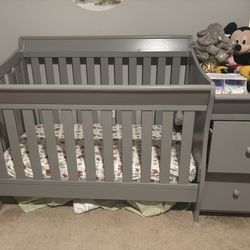 Beaury 4 in 1 Convertible Crib w/ Crib Matress
