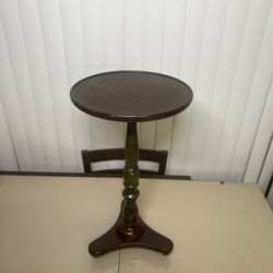Bombay Company Late20th Century Pedestal Plant Stand Side Table Brown/green Read. Used in good condition with some cosmetic blemishes. There blemishes