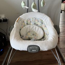 Graco Brand Rotating And Vibration Swing Great Condition