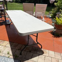 8’ Fold Up Table. 