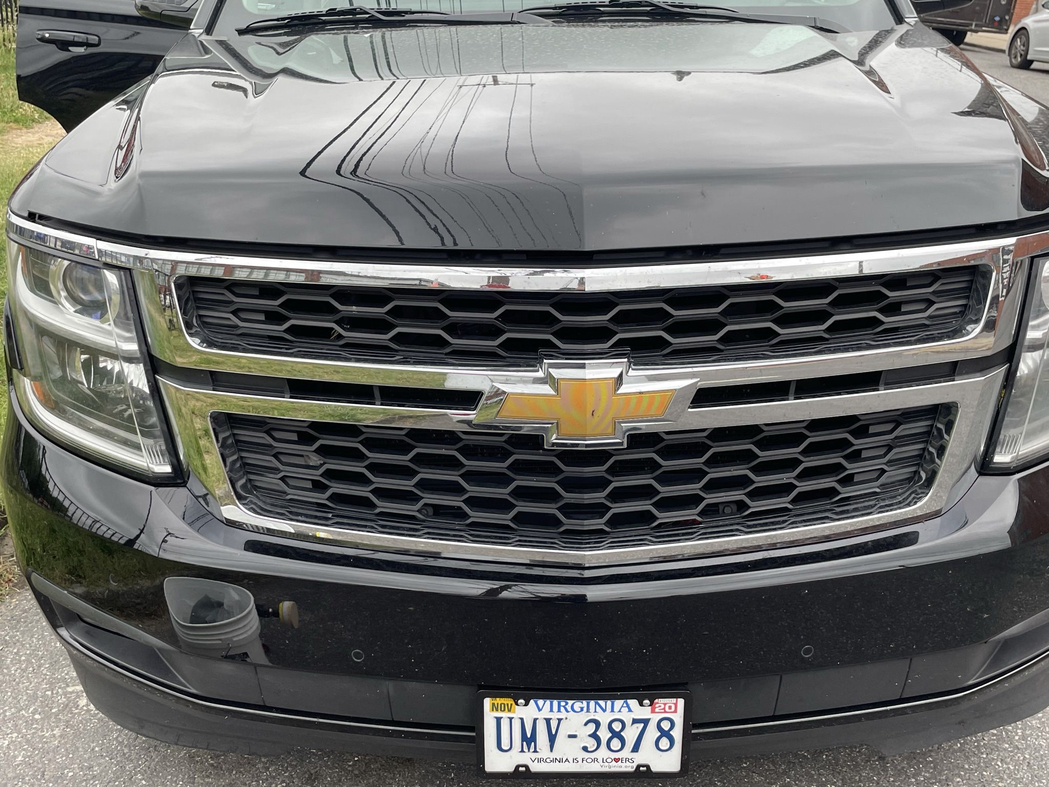 2015 Tahoe LT Grill Oem (Some Damaged)