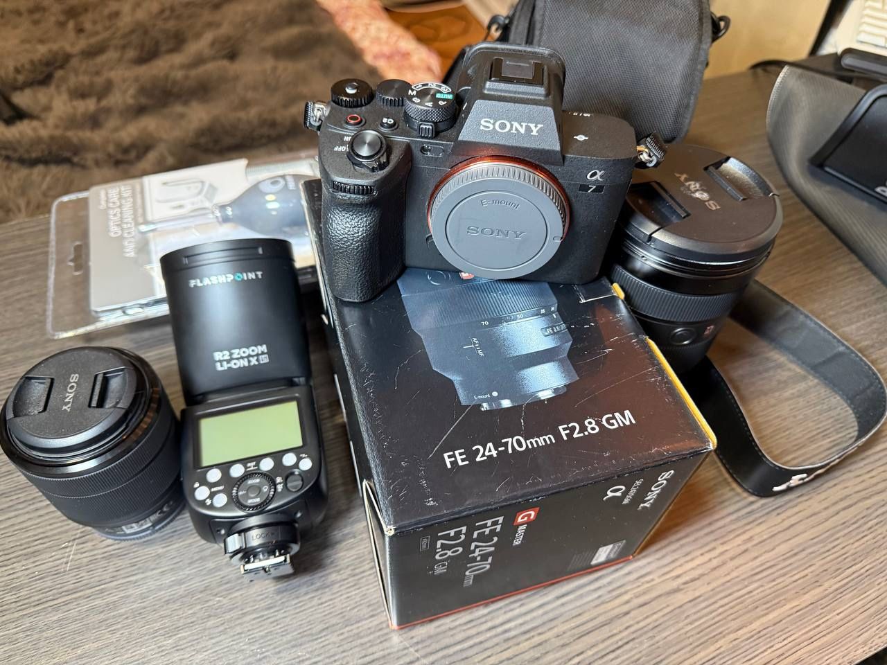 Professional Camera + Objectives + Flash Light And More