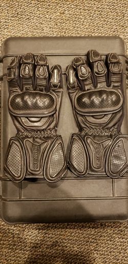 Sedici Gauntlet Perforated Leather Knuckle Gloves