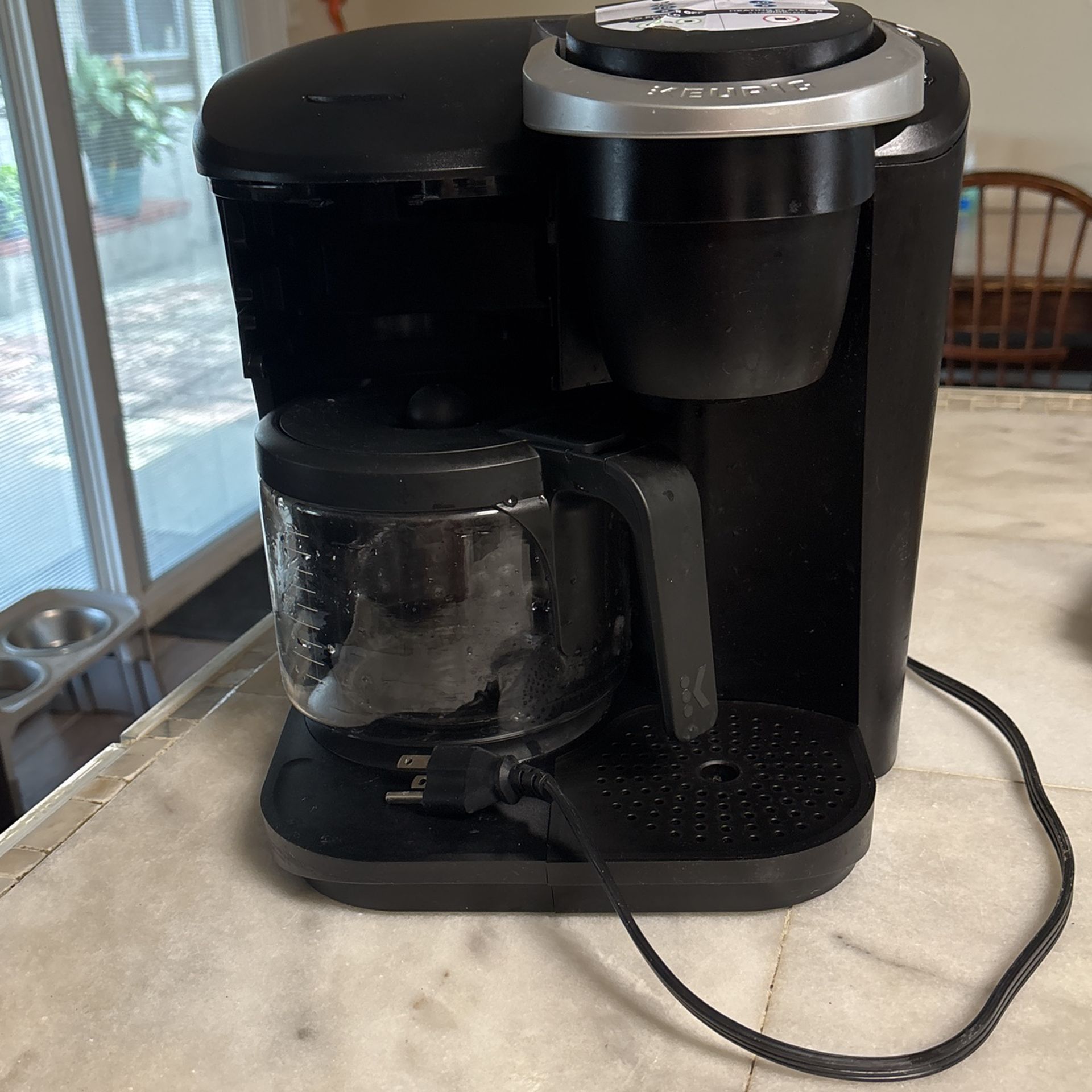 KEURIG SINGLE AND 8,10,12 CUPS