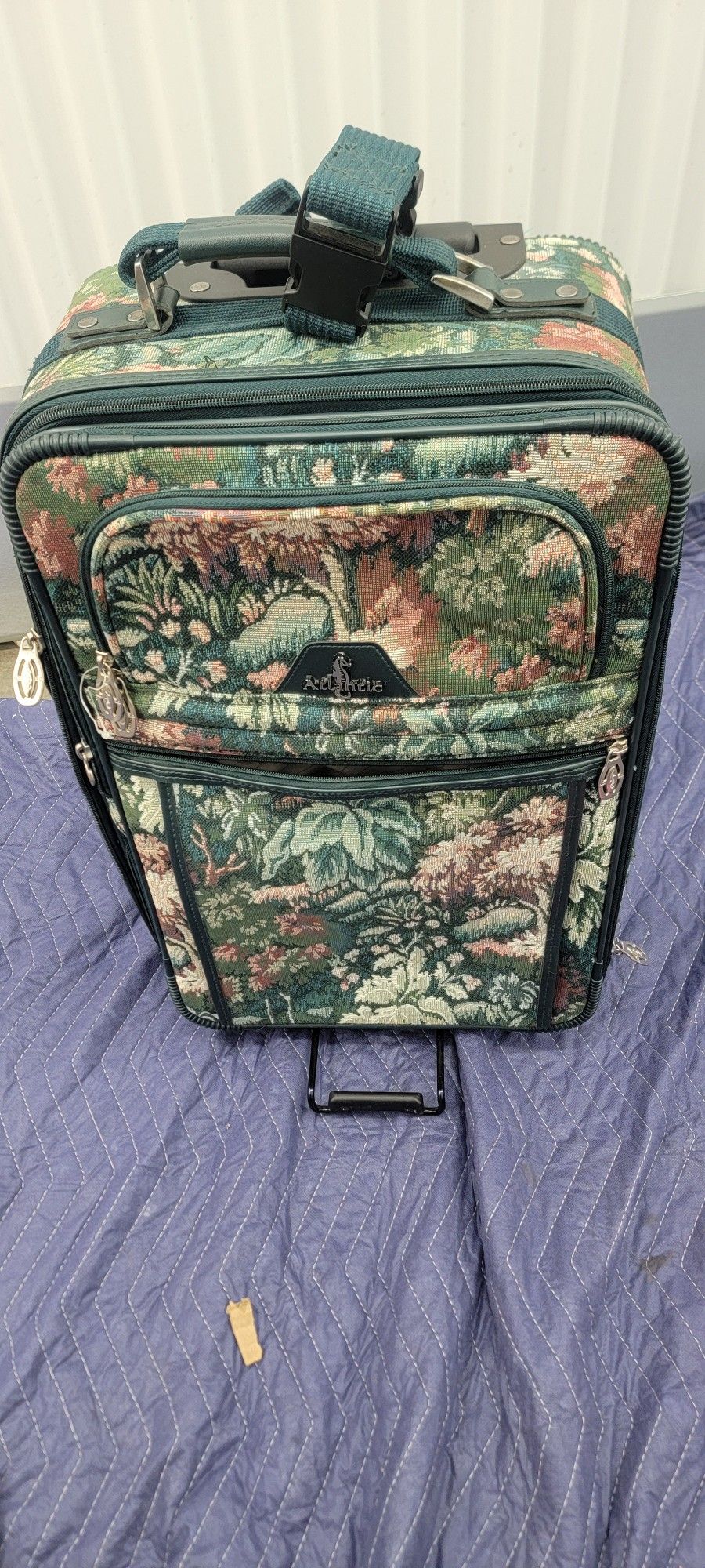 Atlantic Tapestry 20" Small Rolling Suite Case