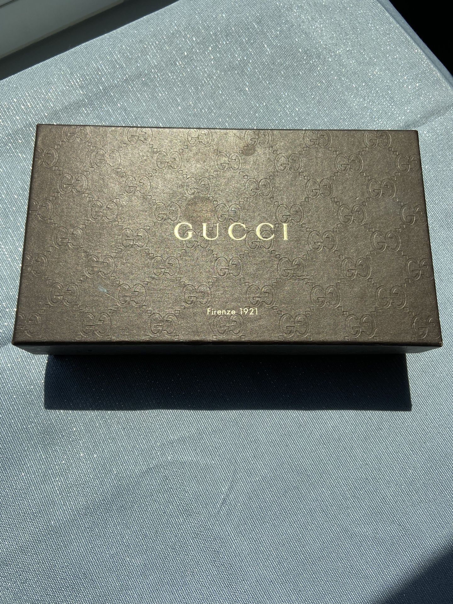 Authentic Gucci wallet/optional wristlet w chain.