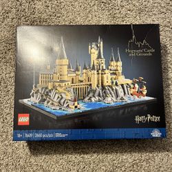 LEGO Harry Potter Hogwarts Castle And grounds 