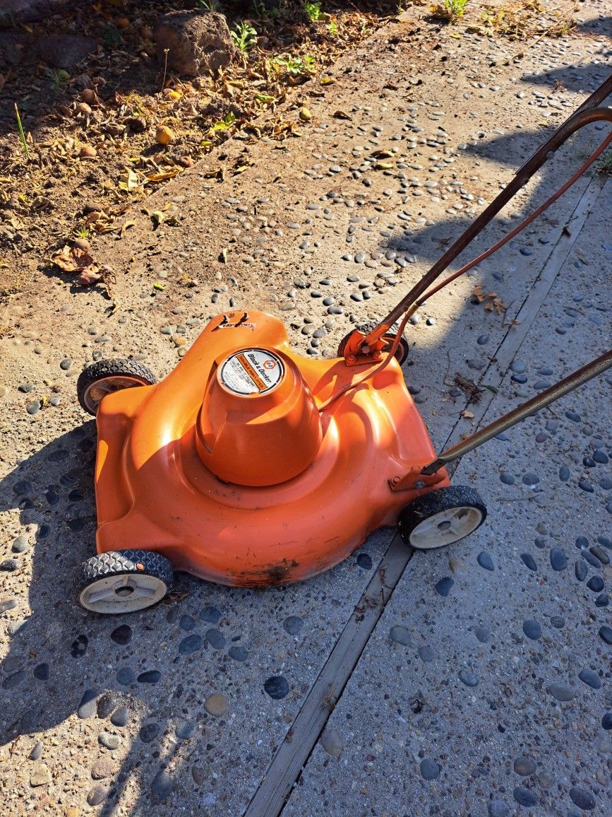 BLACK AND DECKER .13 amp ELECTRIC LAWNMOWER for Sale in Hayward, CA -  OfferUp