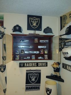 Raiders Colectables Train Set And Village