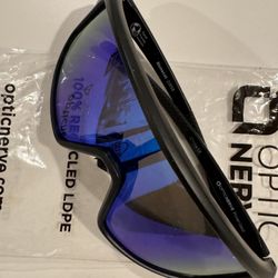 Sports goggles