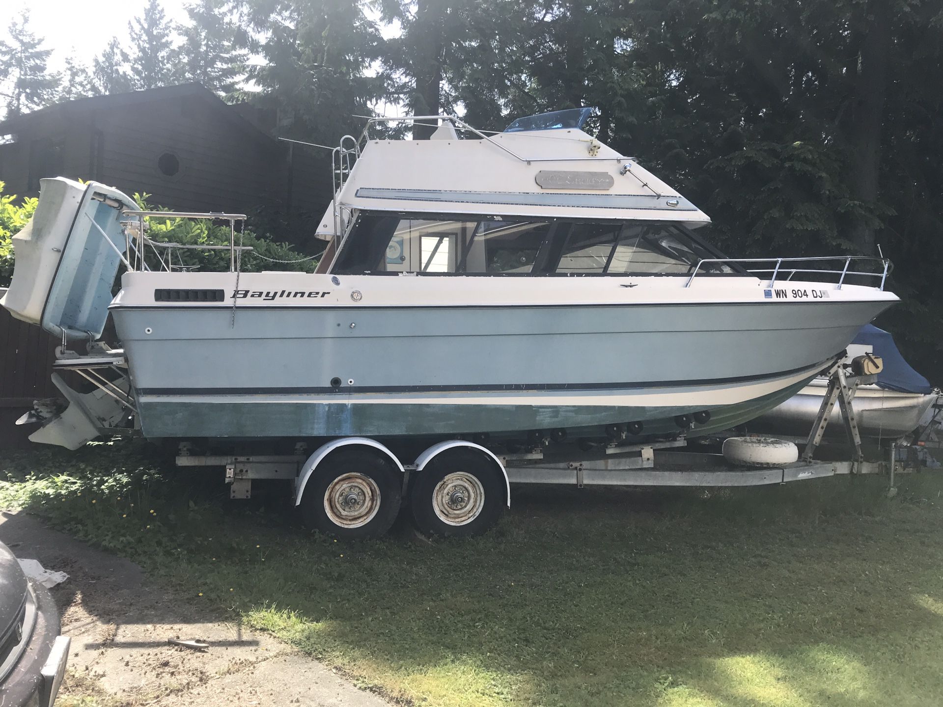 1979 Bayliner 25’ Saratoga 2550 Boat