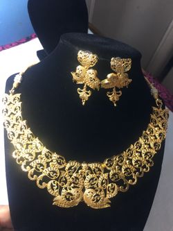 Gold plated necklace with earring. Color guaranty