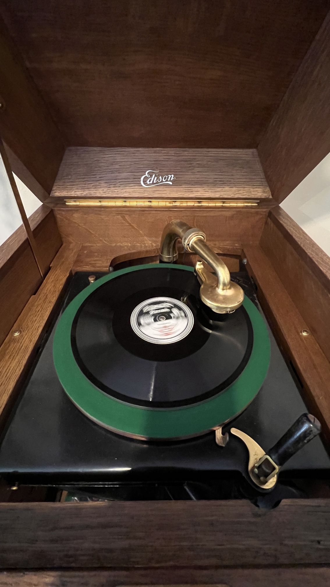 Antique Phonograph year 1903- Edison C250 Diamond Disc Wind Up, Working Perfectly! This Edison phonograph has been very well kept. I've owned it ab