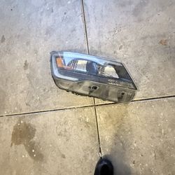 2016-2019 ford explorer right headlight 