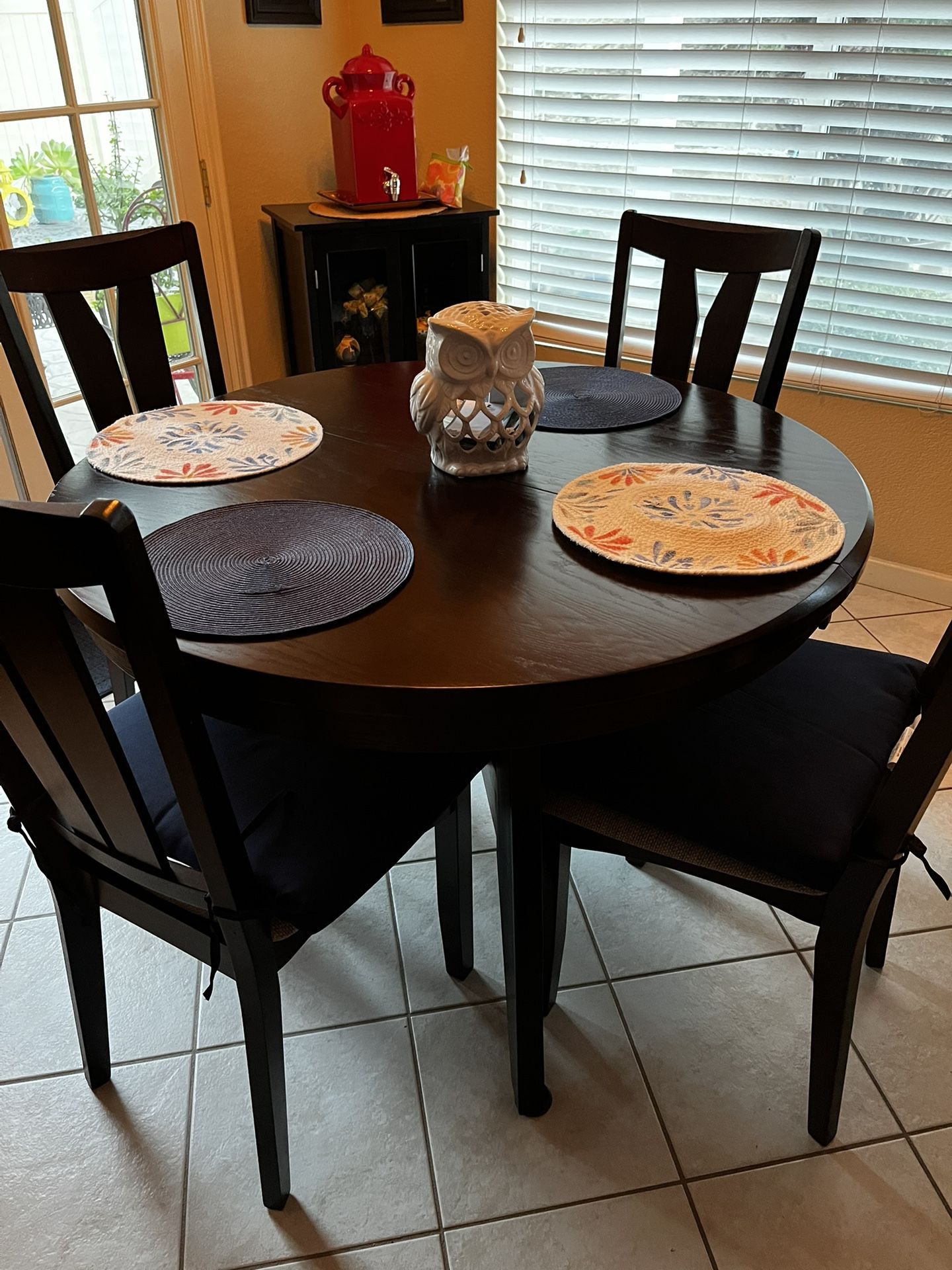 Dining Table & 4 Chairs