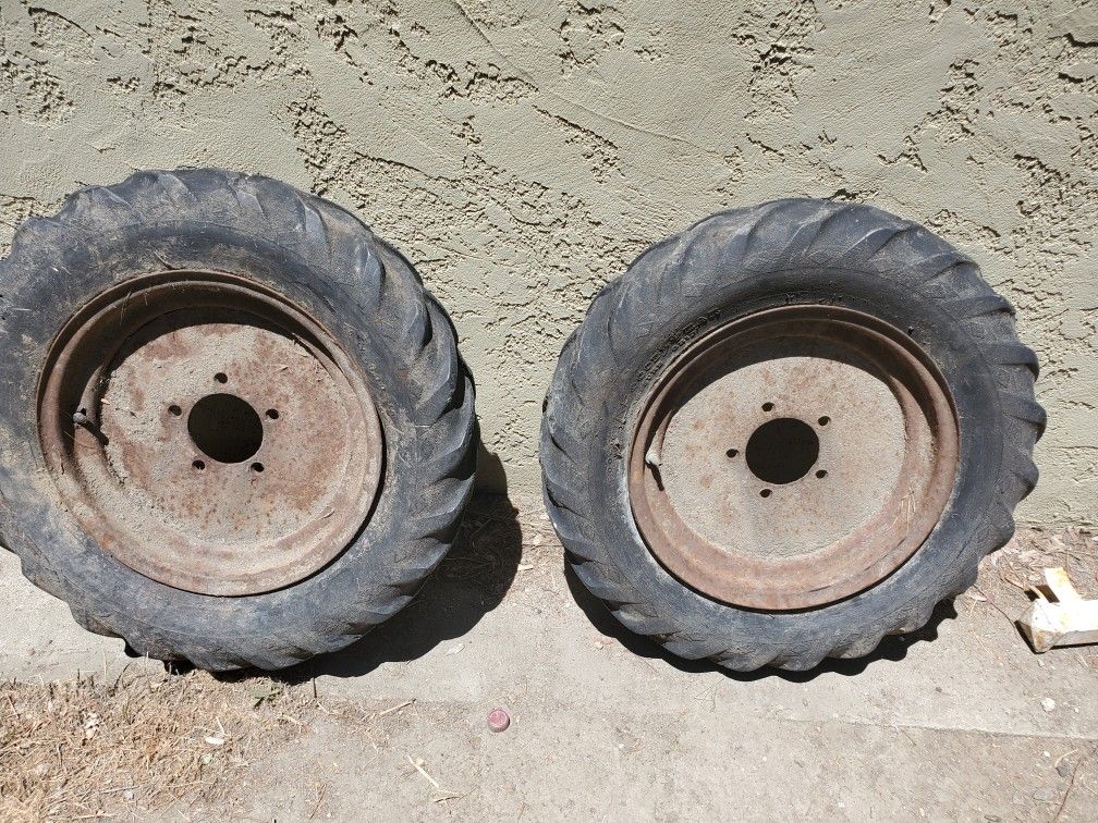 Art deco, yard art, rustic, antique, tractor