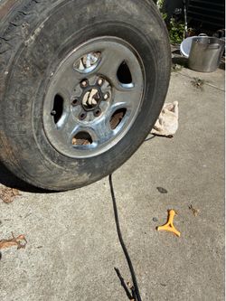 5 metal rims Chevy or GMC