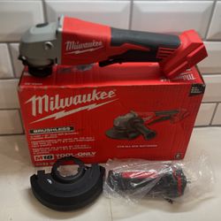 Milwaukee M18 18V Lithium-Ion Brushless Cordless 4-1/2 in./5 in. Grinder w/Paddle Switch (Tool-Only)
