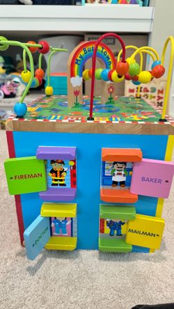 Discover busy town toy