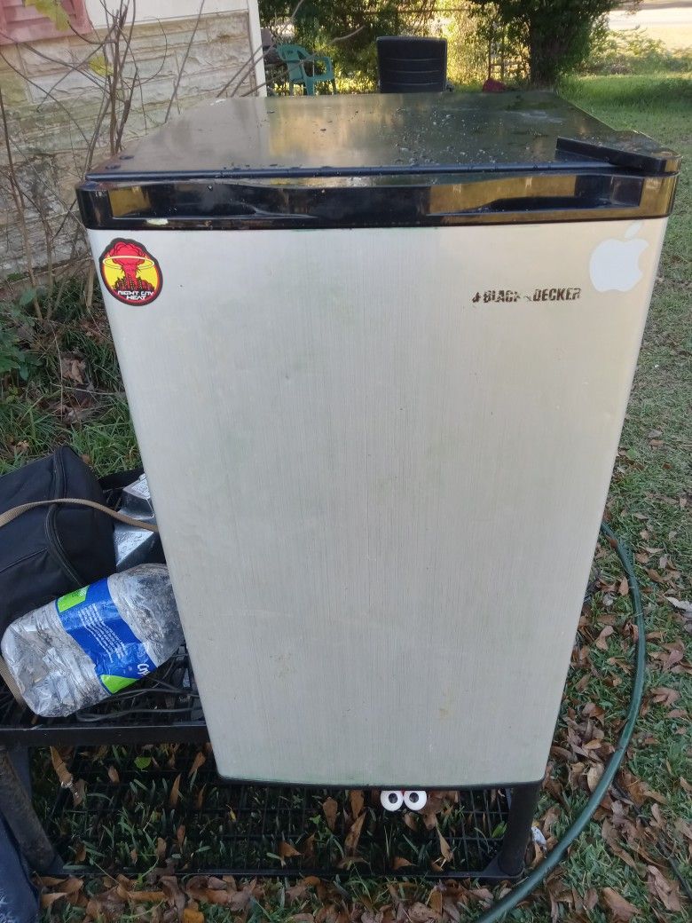 Black And Decker Mini Fridge