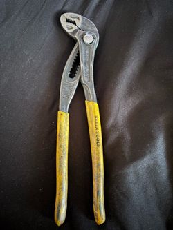 Klaw Pump Plier
