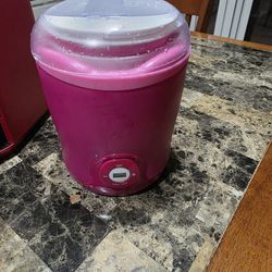Dash Yogurt Maker 