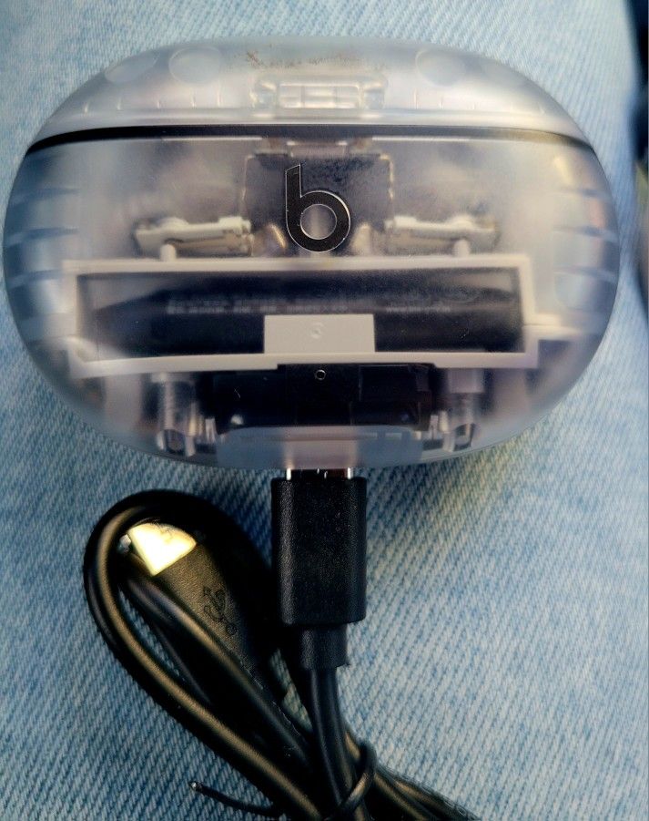 Beats Studio Buds Plus Transparent