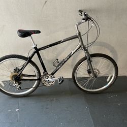 BICYCLE GIANT 21 SPEED SIZE 26 BRAND NEW 