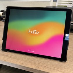 12.9” iPad Pro 2nd Gen 512GB WiFi – Great Condition – Low Battery Cycles