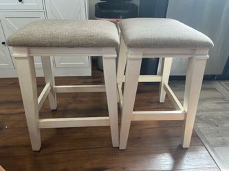 Montana White & Beige Backless Upholstered Counter Height Stool